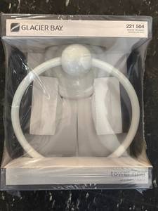 lot 1131 image: Glacier Bay White Ceramic Bathroom Towel Ring&nbsp