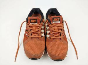 lot 63884 image: Nike Vomero 9 Running Shoes Size 9.5 Orange Black