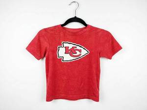 lot 63980 image: NFL Team Apparel Kansas City Chiefs KC Arrowhead Kids T-Shirt Red XS