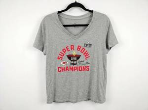 lot 63982 image: Nike Womens V-Neck Super Bowl LVIII Champions Chiefs T-Shirt Gray - L