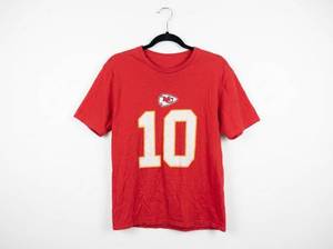 lot 63984 image: Kansas City Chiefs #10 Red Short Sleeve Crew Neck T-Shirt Size M