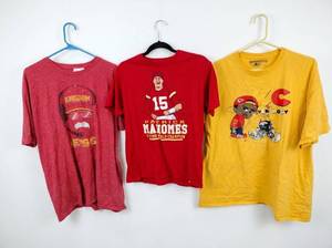 lot 63987 image: Lot of 3 Graphic T-Shirts Mahomes Deeprooted KC Kingdom Sizes SXXL2XL