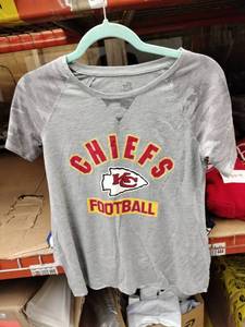 lot 63995 image: Kansas City Chiefs Football Graphic T-Shirt Gray Camo Raglan Sleeves