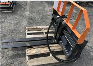 lot 10206 image: Unused ARTEER 48in Hydraulic Skid Steer Pallet Forks (HPF-48L)