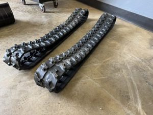 lot 10302 image: Unused ZJG Rubber Tracks (180x72x37) - Set of 2