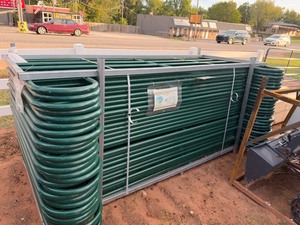 lot 10379 image: Unused STARVOX 10ft x 5ft Livestock Panels - 28 Panels in This Lot (SV0510-28)