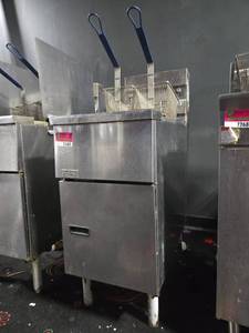 lot 12683 image: Pitco Dual-Basket Gas Deep Fryer 40 lbs  Model SG14&nbsp