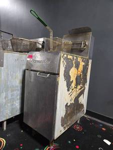 lot 12685 image: Frymaster Gas Deep Fryer 40 lb Capacity  Model GF40SD