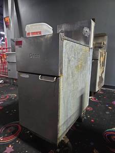 lot 12686 image: Frymaster Gas Deep Fryer Commercial  Model SR152GN