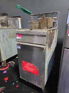 lot 12689 image: Commercial Gas Deep Fryer w Basket Storage