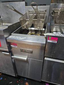 lot 12695 image: Patriot Commercial Deep Fryer w Dual Baskets