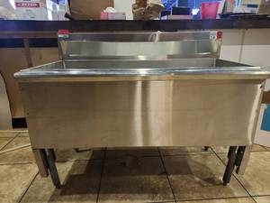 lot 12664 image: Stainless Steel Commercial Sink Basin w Drain