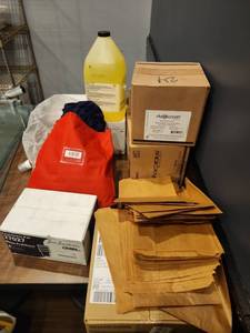 lot 12729 image: Assorted Cleaning Lot w Soap &amp Cleaning Supplies