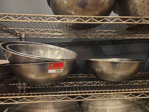 lot 12784 image: Stainless Steel Mixing Bowls Set of 4