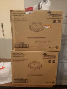 lot 12843 image: (4) Earth choice 32 oz Clear RPET Flat Lids w Straw Slot 975 ct