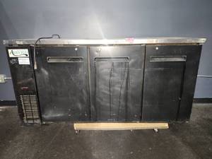lot 12867 image: Avantco 3-Door Refrigerator w Stainless Top  Model 178UBB2472