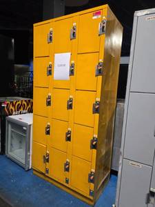 lot 12877 image: American Locker Co. 15-Door Coin-Operated Locker Unit, 3 Columns x 5 Tiers