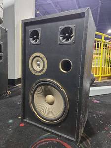 lot 14869 image: Vintage 3-Way Floor Standing Speaker Cabinet w Motorola Tweeters