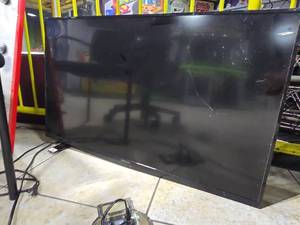 lot 14872 image: 39in Insignia Class LED TV  Model NS-39D220NA16