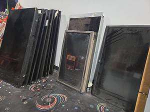 lot 21900 image: (11) Count Damaged Monitors