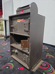 lot 21902 image: Major Three-Compartment Safe w Rotary Top Hopper & Floor Mount Flange