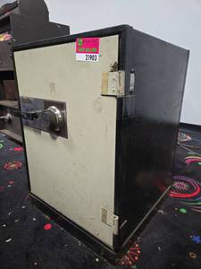 lot 21903 image: Meilink Combination Dial Floor Safe w Lever Handle, Black and Beige