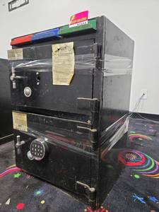 lot 21904 image: CSS Corporate Safe Specialists Double-Door Depository Safe w Keypad Lock
