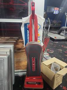 lot 14925 image: Oreck XL Commercial Upright Vacuum Cleaner  Model U2000EB&nbsp