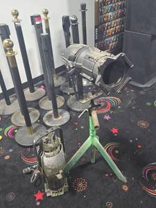 lot 18745 image: ETC Source Four Ellipsoidal Stage Light Fixture w 50 Lens Tube & Tripod Stand
