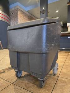 lot 12973 image: Ice Caddy with Casters