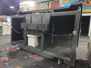 lot 22033 image: Cambro 73 mobile bar Model BAR730