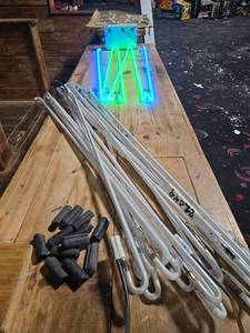 lot 22049 image: Lot of 20 NEON TUBES  44 long, Blue & Green, w transformer