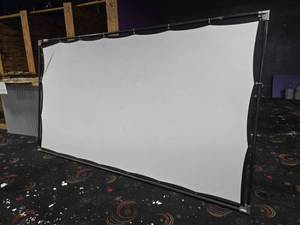 lot 22050 image: Cloth projection screen 145 diagonal