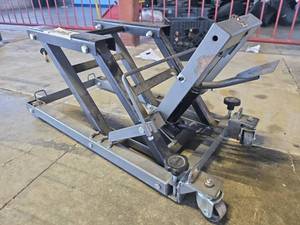 lot 22062 image: Hydraulic Motorcycle Scissor Lift Jack with Foot Pedal and Casters