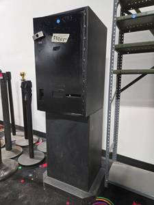 lot 22065 image: Steel box w lockable door (key safe)