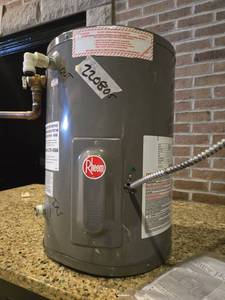 lot 22080 image: 2022 Rheem 10 Gallon Electric Water Heater 120V 2000W