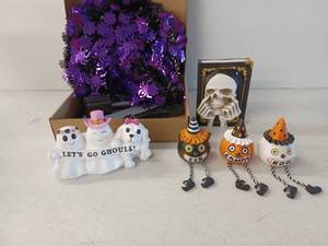 lot 12142 image: Halloween Decoration Bundle