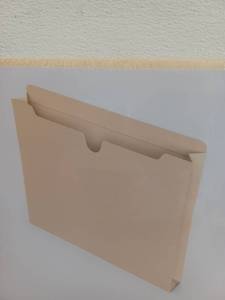 lot 12172 image: Staples 1.5in Expandable File Jackets Letter Size Manila