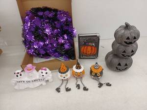 lot 12231 image: Halloween Decorations Bundle - Tinsel Tree & Pumpkin Decor