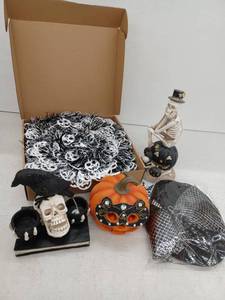 lot 12245 image: Halloween Decor Lot