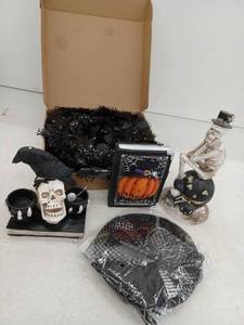 lot 12247 image: Halloween Decor Lot