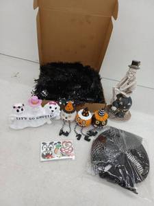 lot 12248 image: Halloween Decor Lot