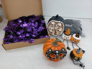 lot 12252 image: Lot Of Halloween Decor