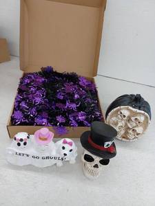 lot 12253 image: Lot Of Halloween Party Decor