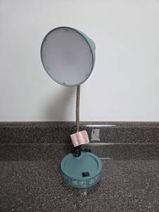 lot 1 image: LED Desk Lamp with Gooseneck Arm and Round Base
