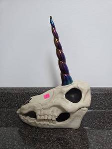 lot 2 image: Unicorn Skull with Iridescent Horn Decorative Figurine