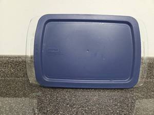 lot 9 image: Pyrex 9 x 13 in Baking Dish 3 qt 22.5 x 33 cm