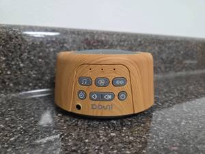 lot 19 image: Douni White Noise Machine Model HFD-W03 5V