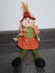 lot 44 image: Happy Thanksgiving Scarecrow Doll Figurine