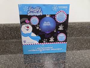 lot 74 image: Frosty the Snowman MotionMosaic Hanging Projection Ornament #3723625